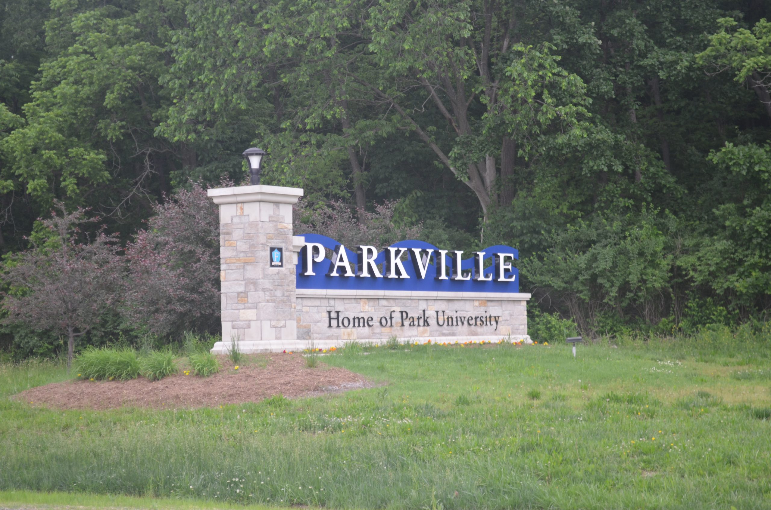 Parkville Welcome Sign